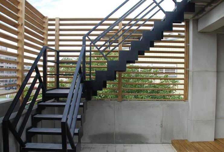 贵州钢结构:如何处理不锈钢楼梯.